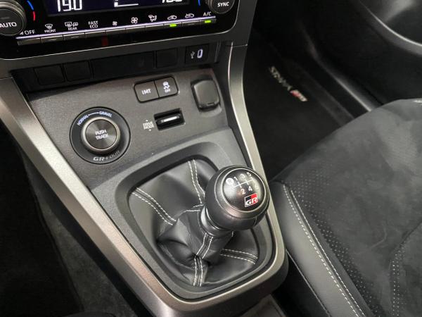 2024 Toyota Yaris - Foto 12
