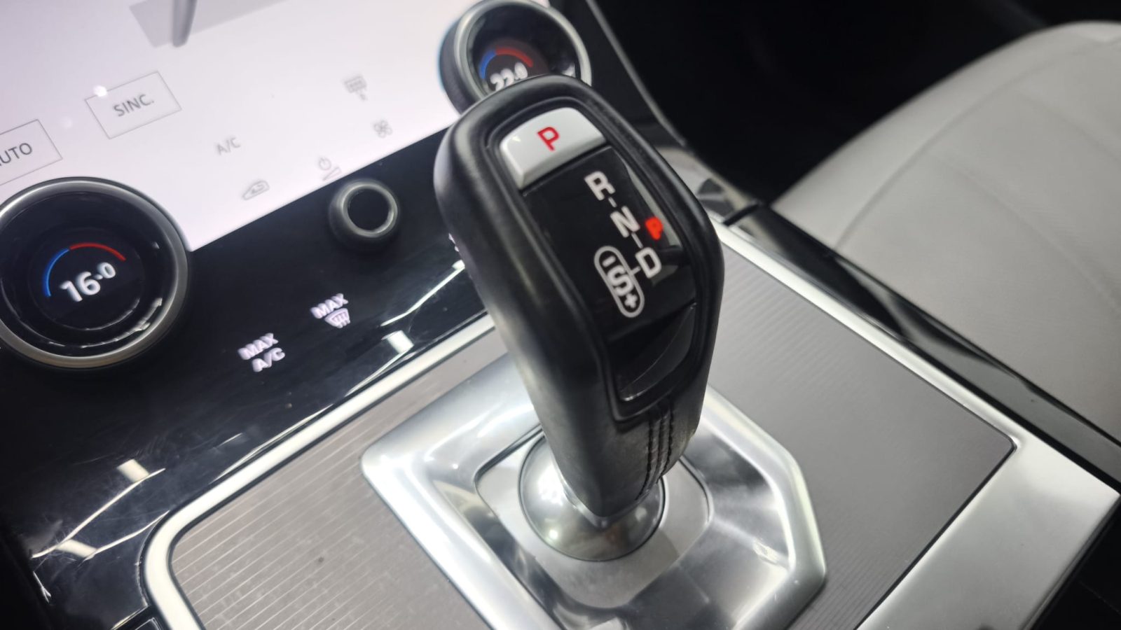 2021 Land Rover Range Rover Evoque - Photo 17