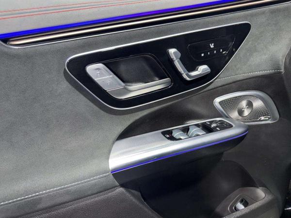 2025 Mercedes-Benz EQE SUV - Foto 15