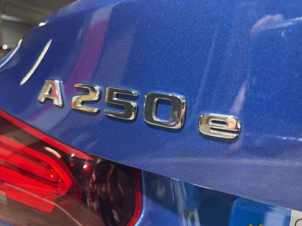 2025 Mercedes-Benz Clase A Sedan - Foto 8