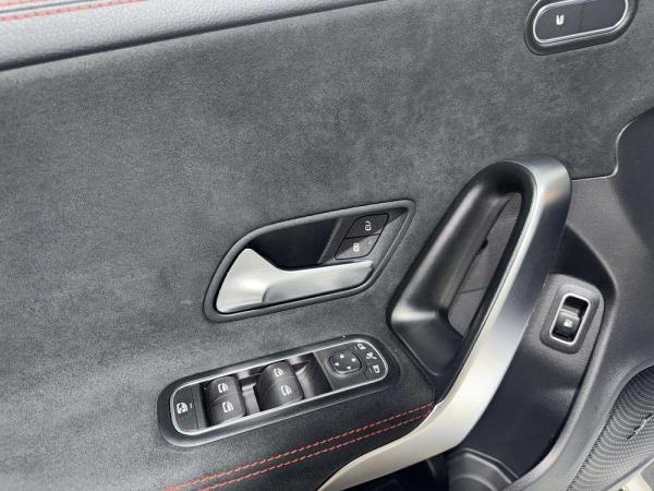 2025 Mercedes-Benz CLA - Foto 12