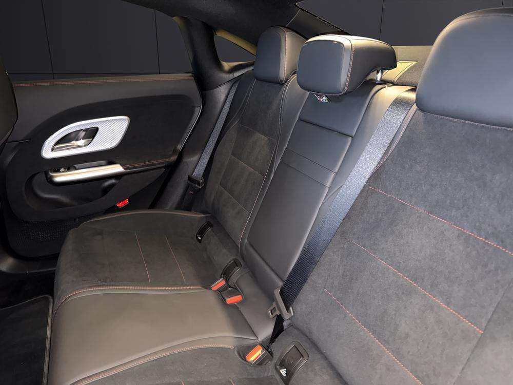2025 Mercedes-Benz CLA - Foto 15