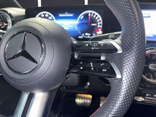 2025 Mercedes-Benz CLA - Foto 8