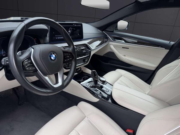 2022 BMW Serie 5 - Foto 9