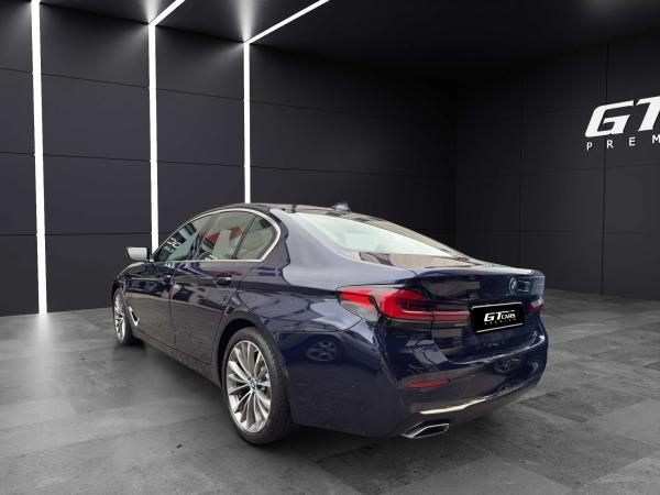 2022 BMW Serie 5 - Foto 4