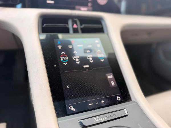 2021 Porsche Taycan - Foto 18
