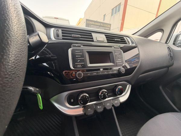 2016 Kia Rio - Foto 11