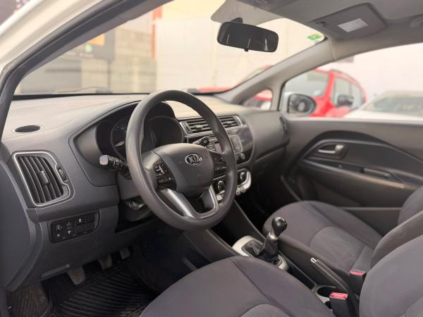 2016 Kia Rio - Foto 16